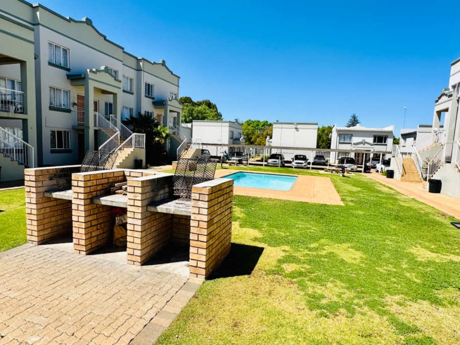 2 Bedroom Property for Sale in Kannoniers Park North West